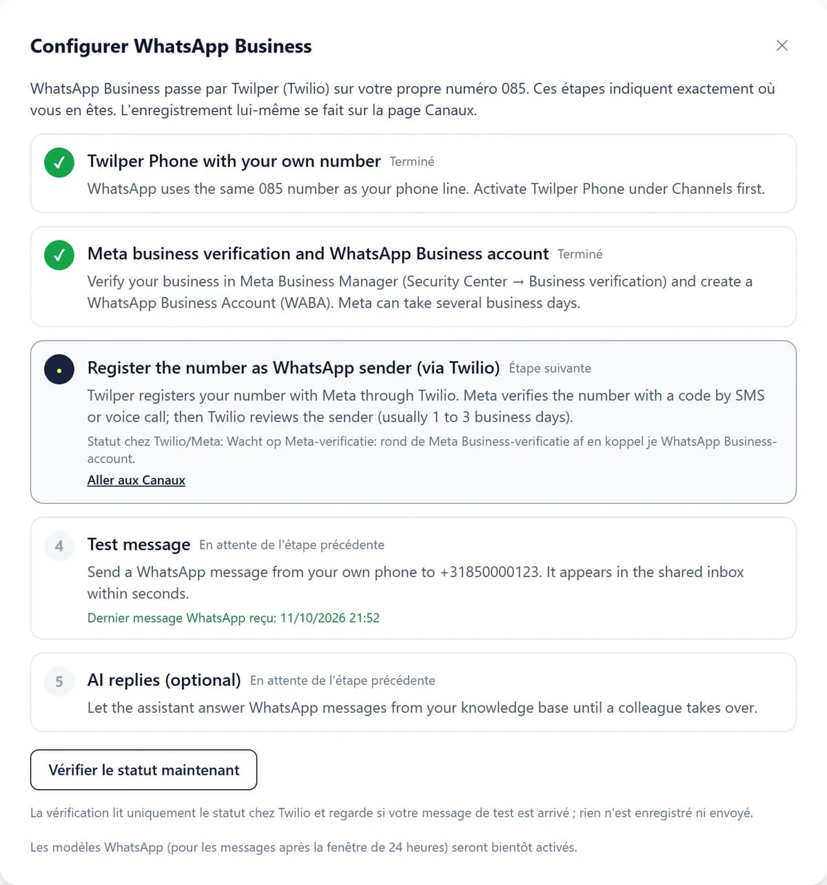L'assistant Configurer WhatsApp Business : Twilper Phone et la vérification d'entreprise Meta sont terminés, l'enregistrement du numéro comme expéditeur WhatsApp est l'étape suivante, suivie du message de test et des réponses de l'IA.